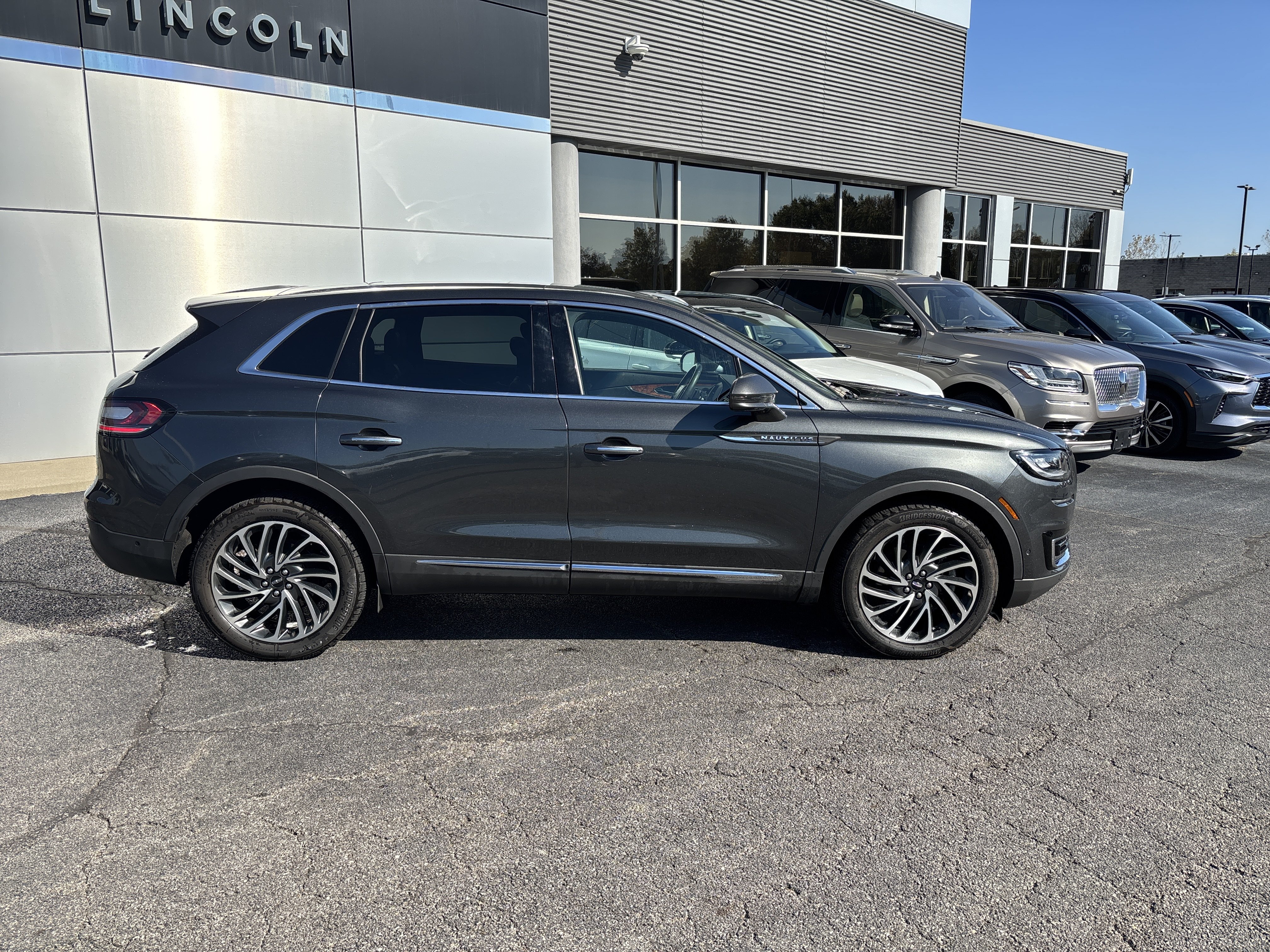 Used 2019 Lincoln Nautilus Reserve AWD/4WD image 6