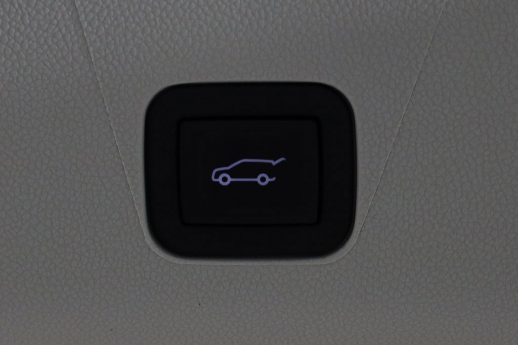 Used 2025 Cadillac Escalade Sport Platinum w/ LPO, ONYX Package image 9