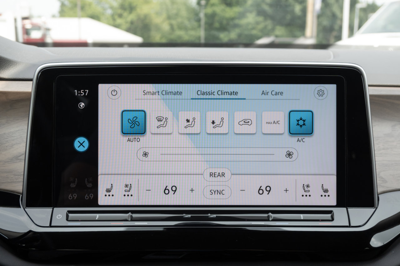 Used 2024 Volkswagen Atlas SE image 25