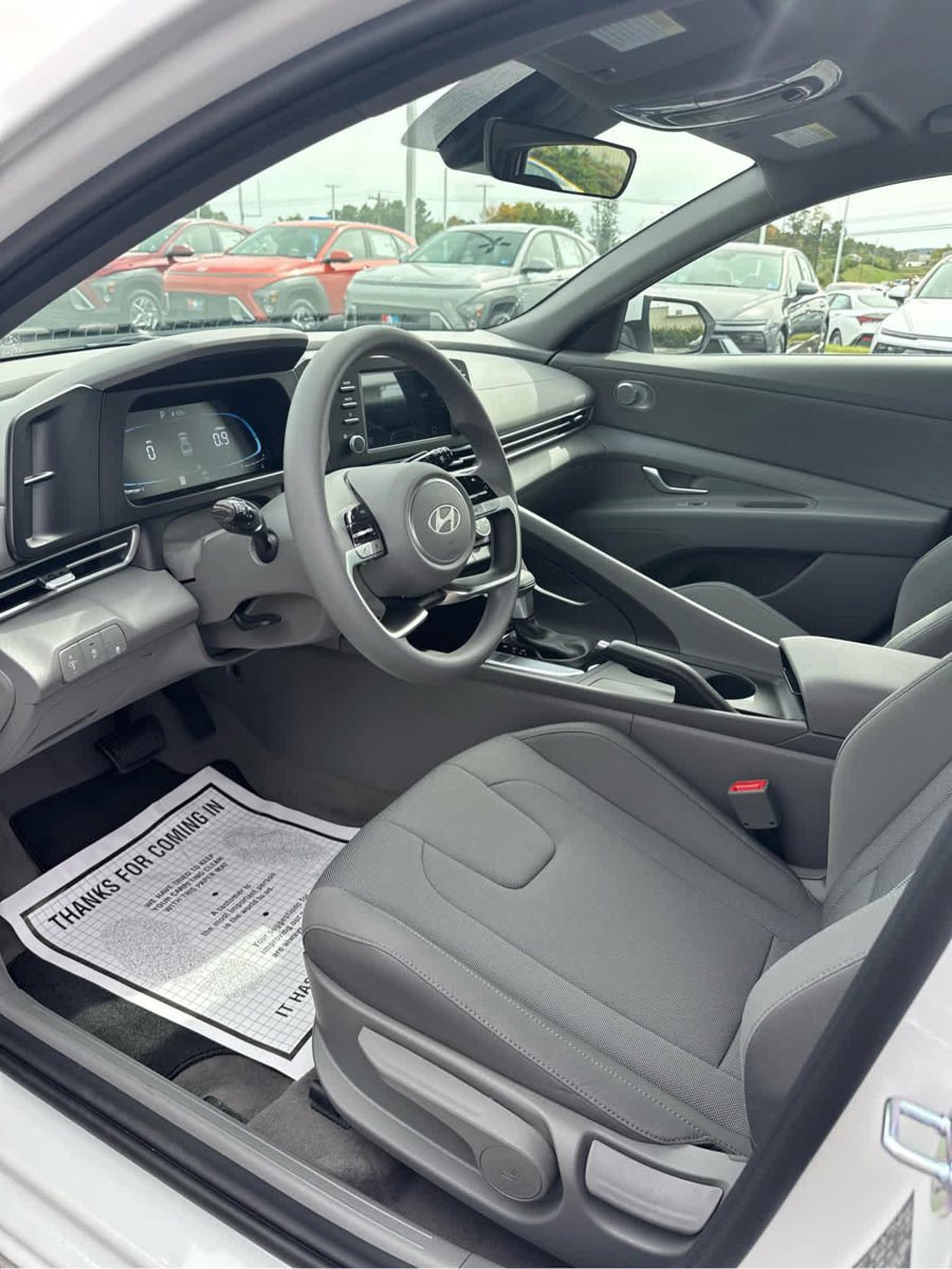 New 2026 Hyundai Elantra SE FWD image 22
