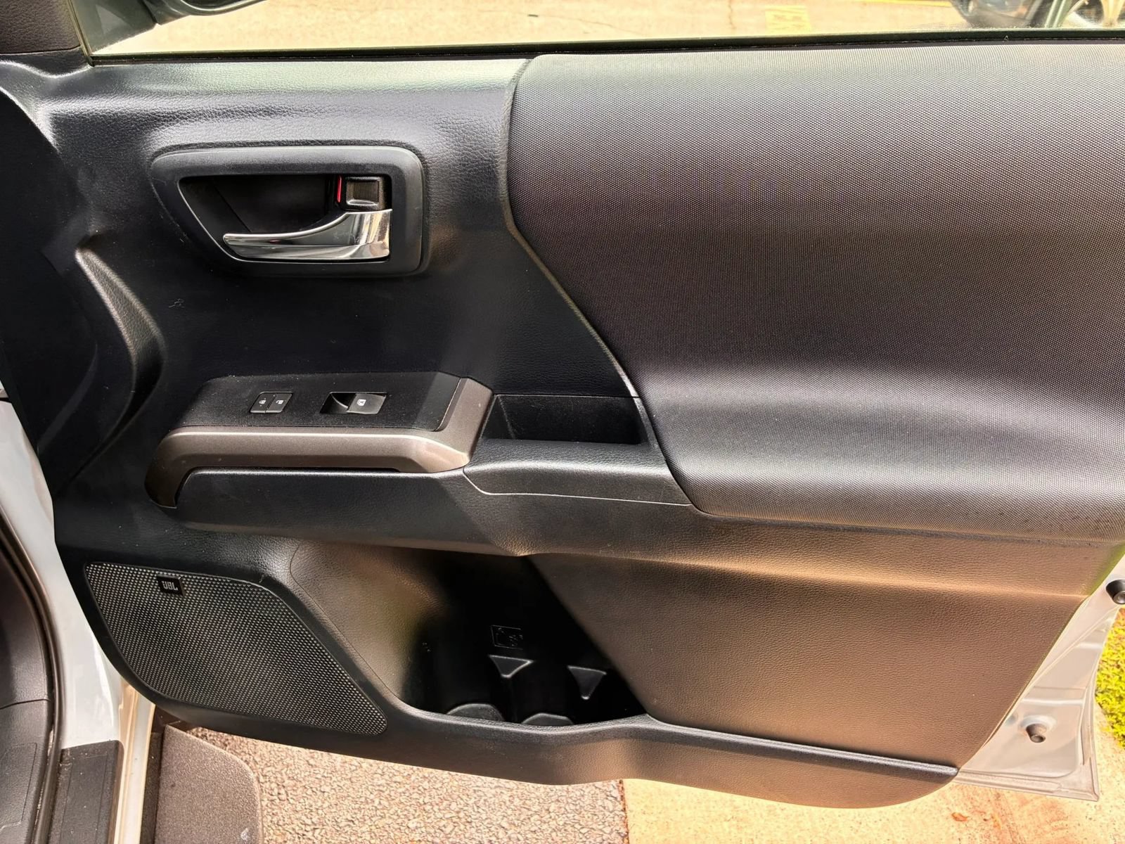 Used 2019 Toyota Tacoma TRD Sport AWD/4WD image 32