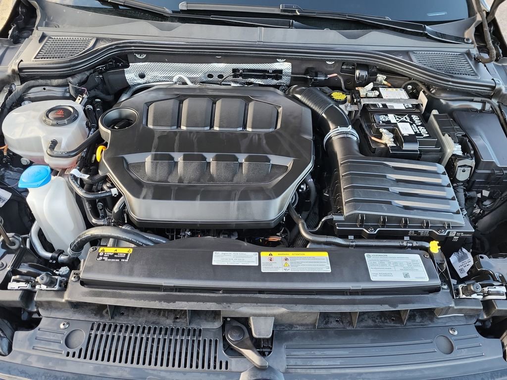 Used 2024 Volkswagen Golf R 2.0T image 20