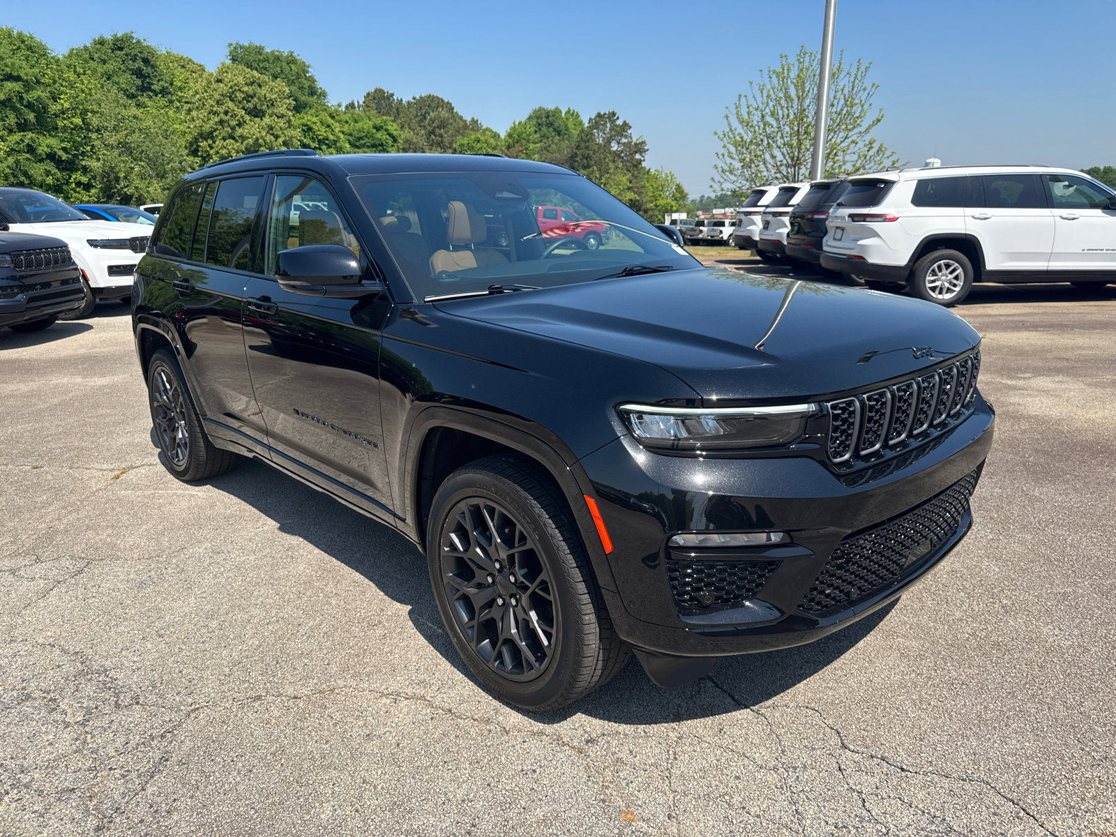 Used 2025 Jeep Grand Cherokee Summit AWD/4WD image 3