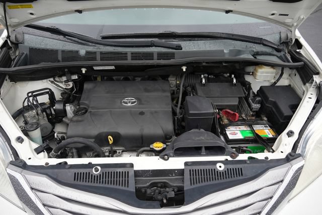 Used 2015 Toyota Sienna XLE w/ XLE Navigation Package FWD image 15