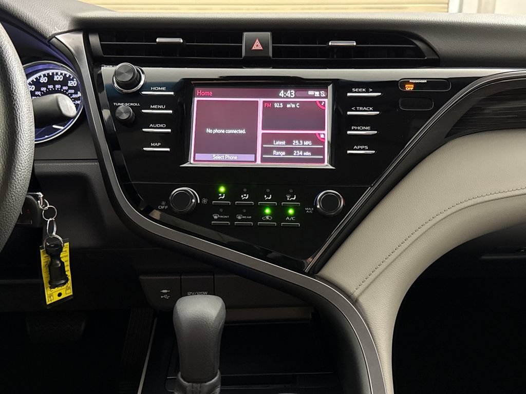 Used 2019 Toyota Camry LE FWD image 15