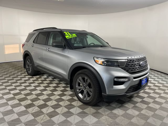Used 2021 Ford Explorer XLT w/ XLT Sport Appearance Package AWD/4WD image 17