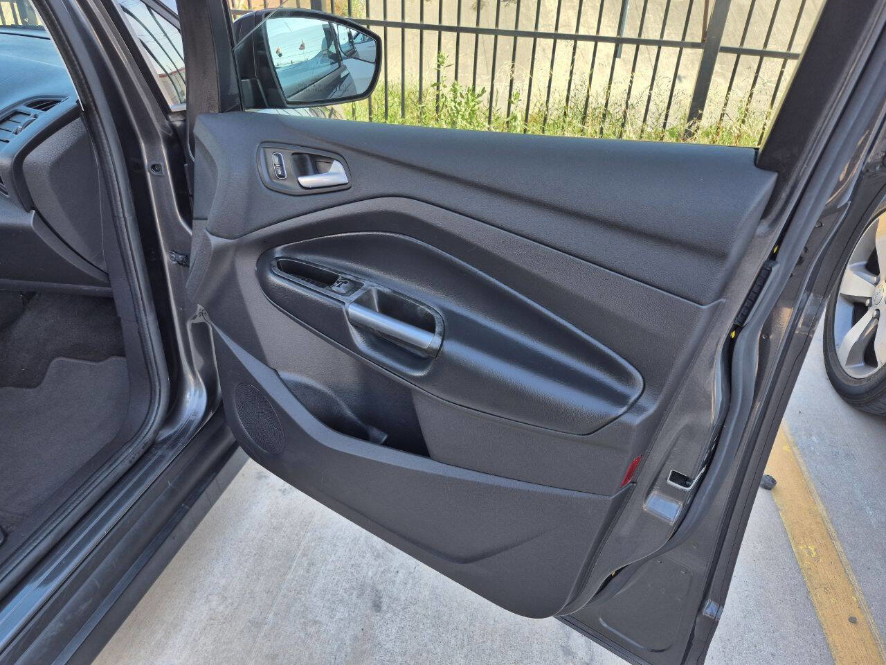 Used 2017 Ford C-MAX SE image 13