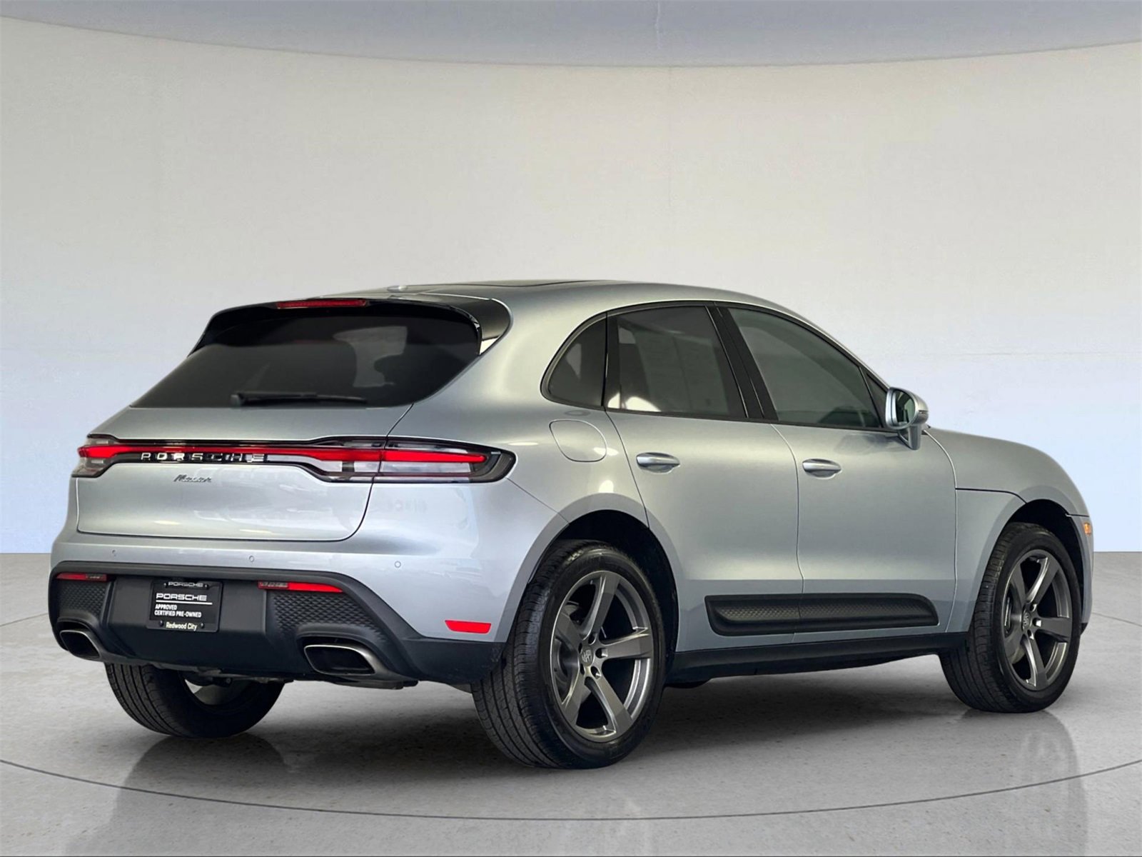 Used 2025 Porsche Macan image 8
