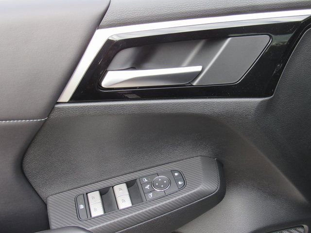 New 2026 Mitsubishi Outlander SE image 10