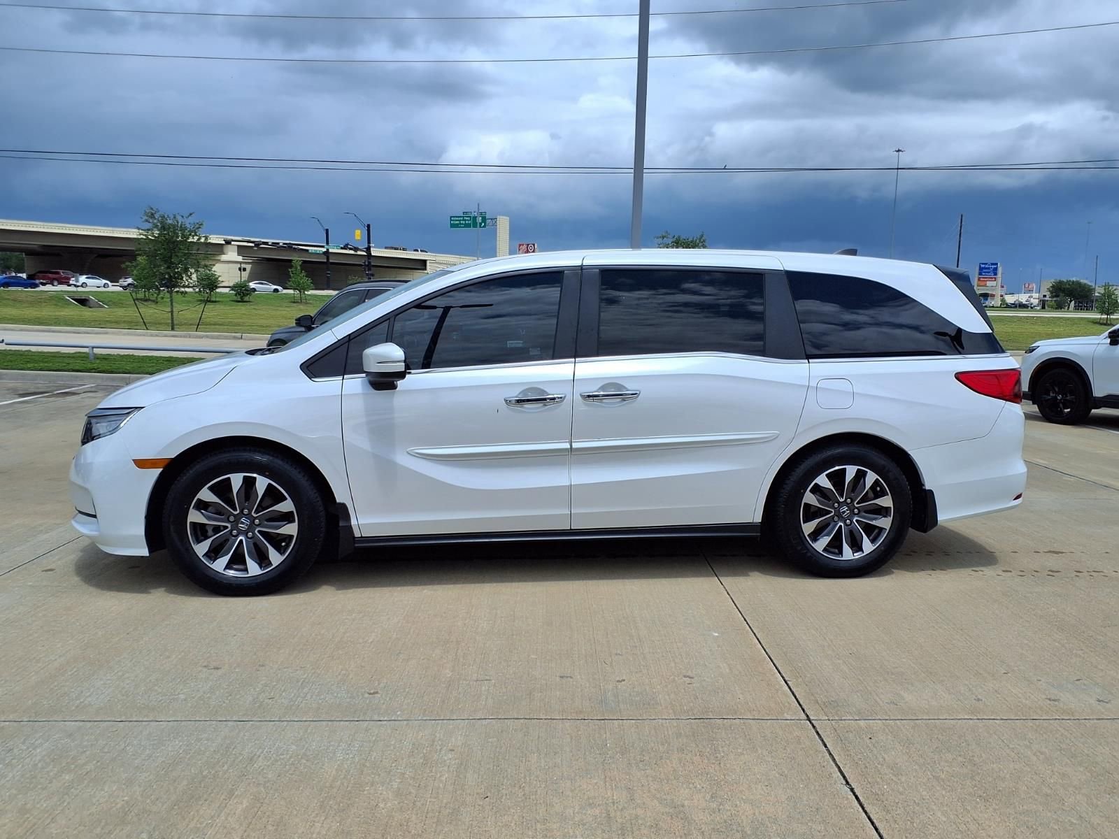 Used 2023 Honda Odyssey EX-L image 3