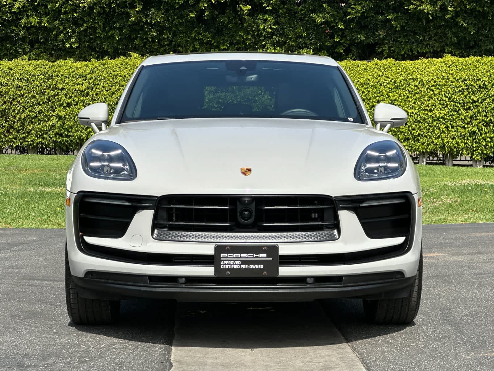 Certified 2023 Porsche Macan AWD/4WD image 11