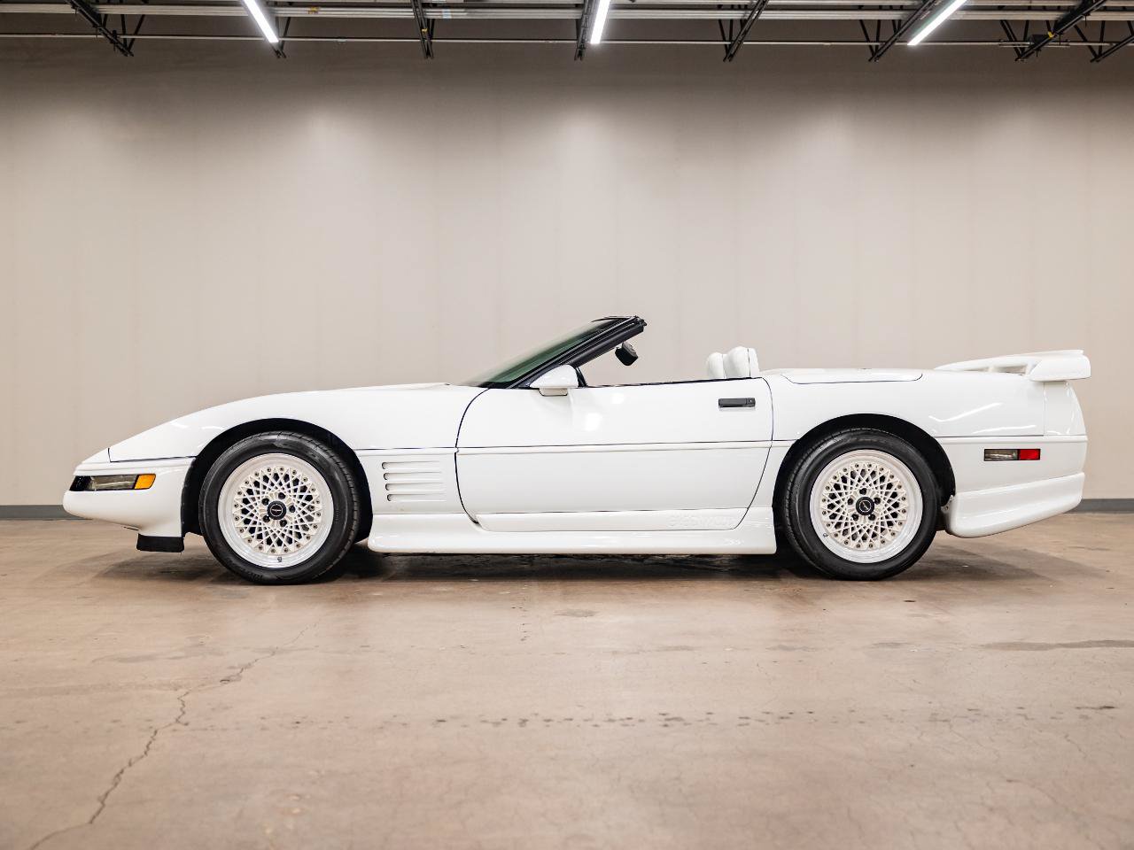 Used 1992 Chevrolet Corvette Convertible RWD image 24