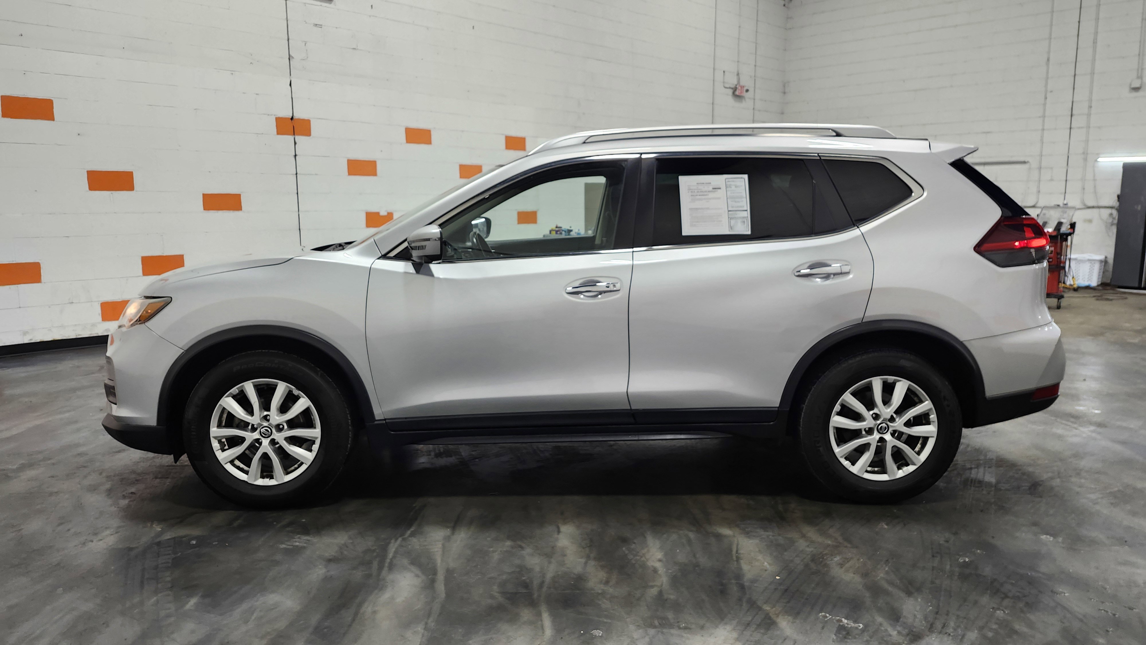 Used 2020 Nissan Rogue SV image 14