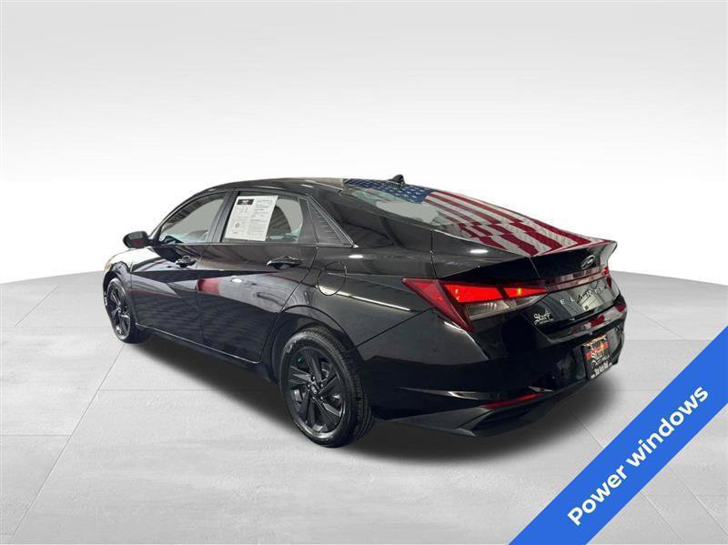 Used 2023 Hyundai Elantra SEL w/ Preferred Accessory Package FWD image 7