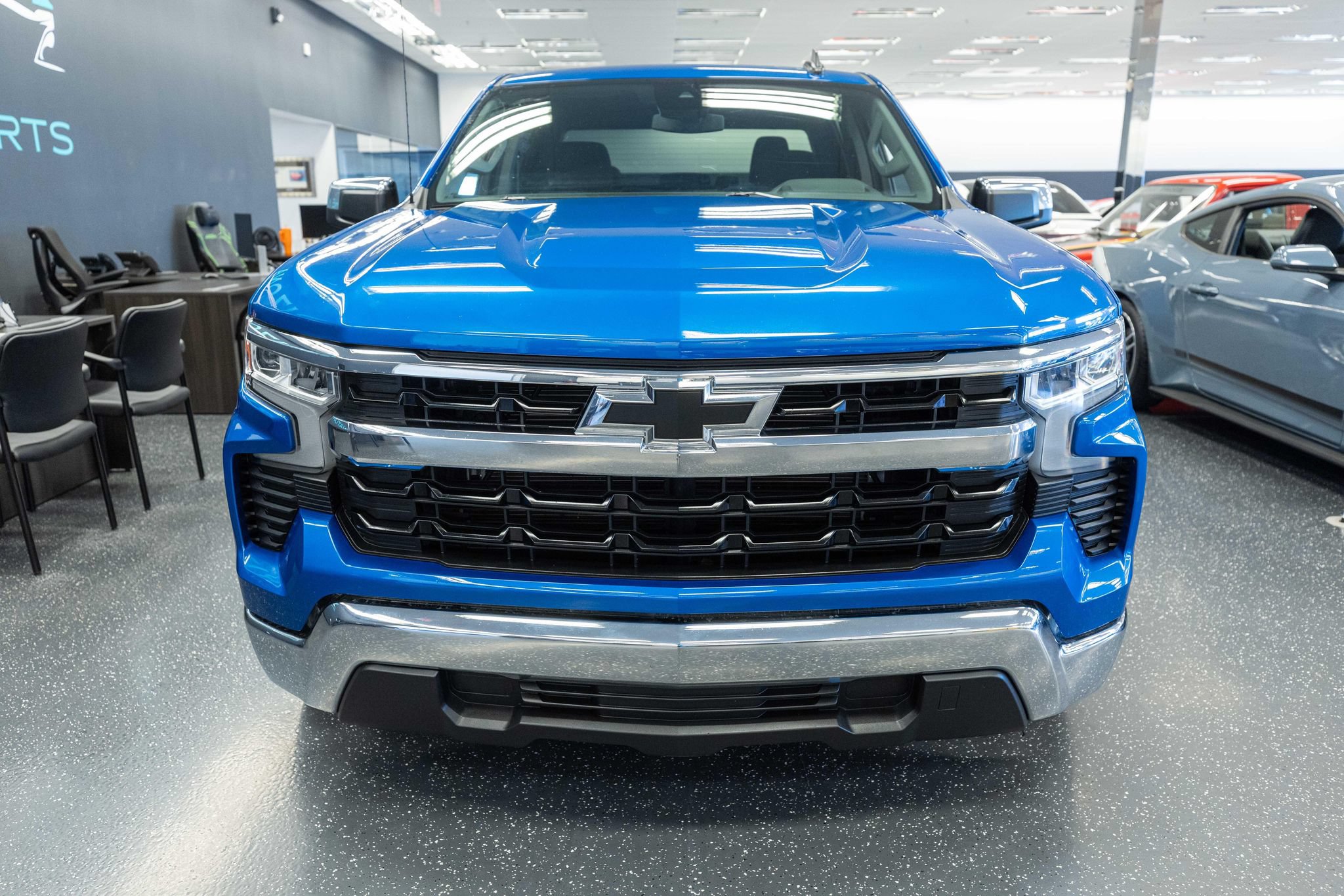 Used 2024 Chevrolet Silverado 1500 LT RWD image 2