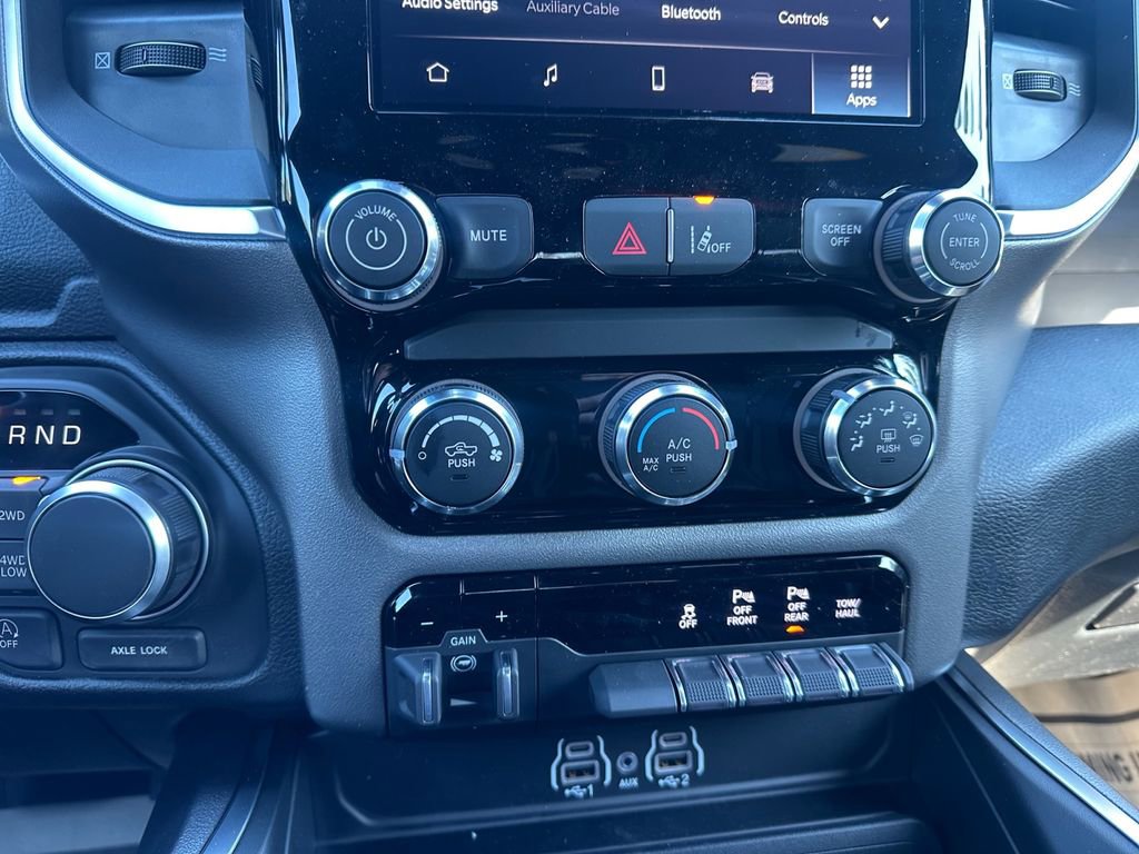 New 2026 RAM 1500 4x4 Crew Cab image 23