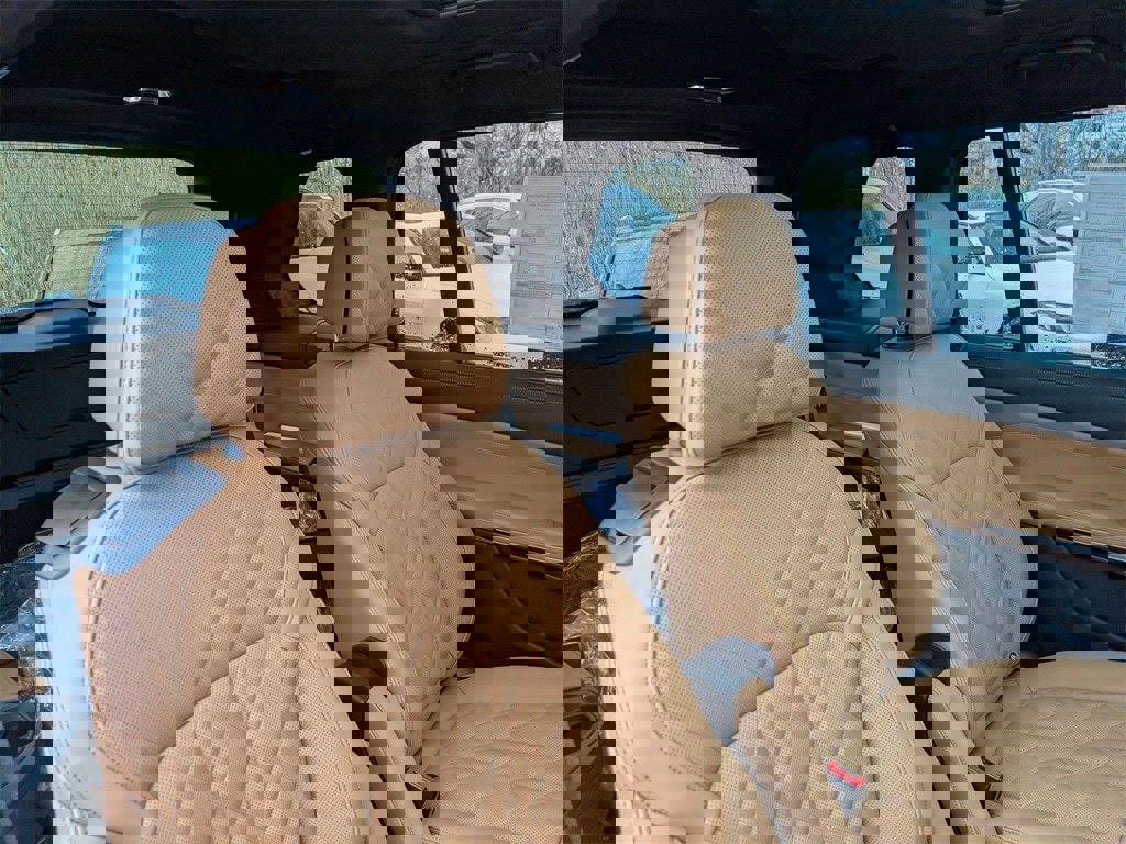 New 2025 BMW X7 xDrive40i w/ Premium Package image 28