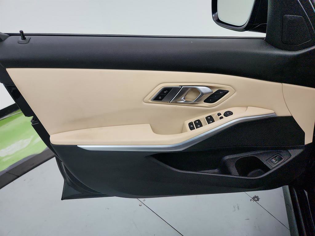 Used 2019 BMW 330i Sedan w/ Convenience Package RWD image 22