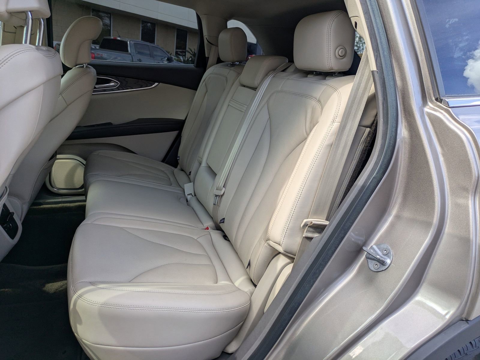 Used 2018 Lincoln MKX Reserve w/ Driver Assistance Package image 17