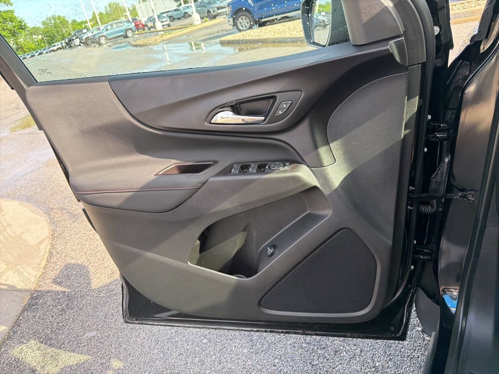 Used 2022 Chevrolet Equinox RS w/ Infotainment Package FWD image 33