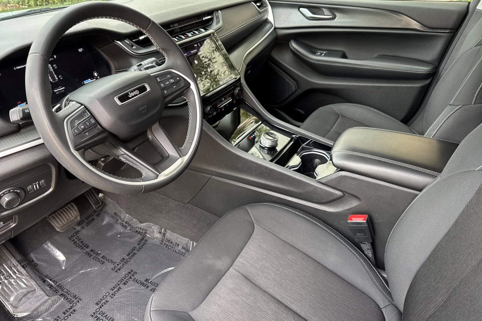 Used 2023 Jeep Grand Cherokee Laredo image 10