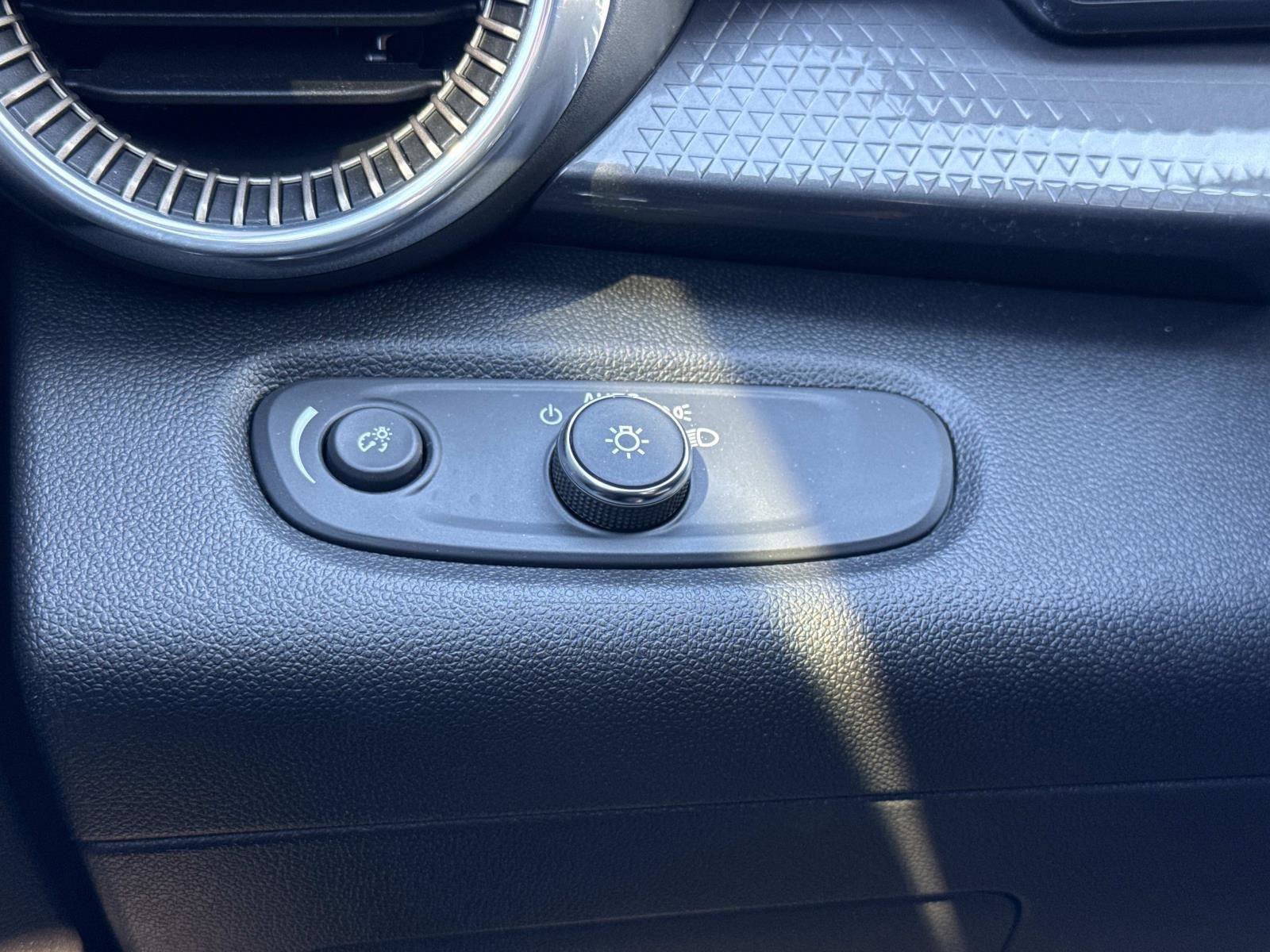 Used 2024 Chevrolet Trax ACTIV w/ Sunroof Package image 13