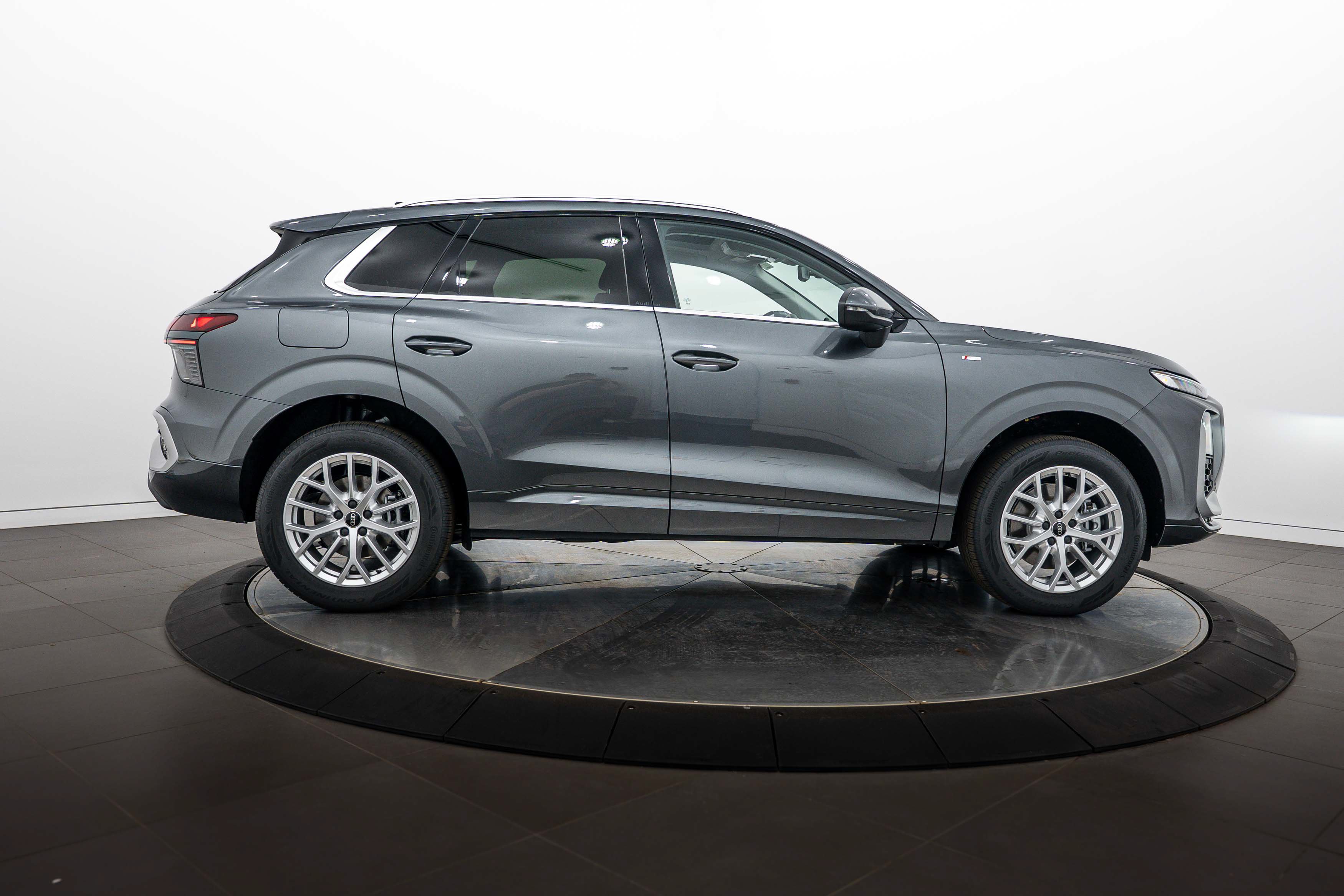New 2026 Audi Q3 quattro 2.0T AWD/4WD image 3
