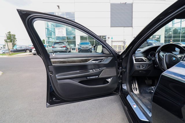 Used 2017 BMW 750i xDrive image 46