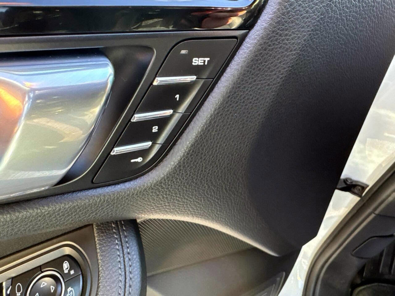 Used 2017 Porsche Macan image 26