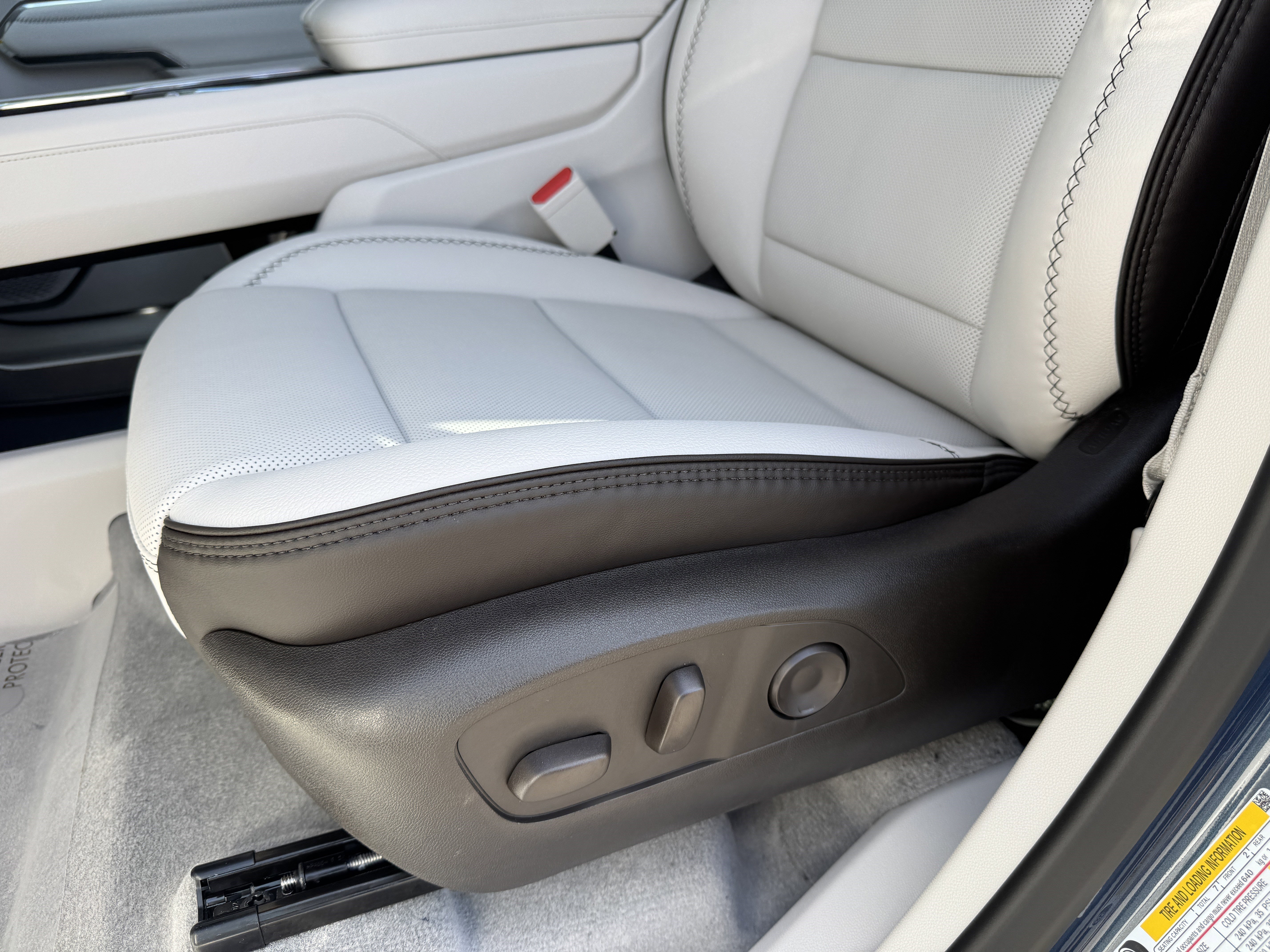 New 2026 GMC Acadia Denali w/ Super Cruise Package image 11