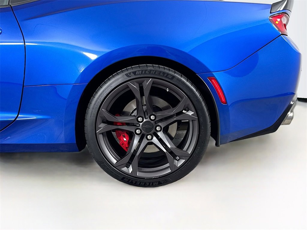 Used 2018 Chevrolet Camaro SS image 30