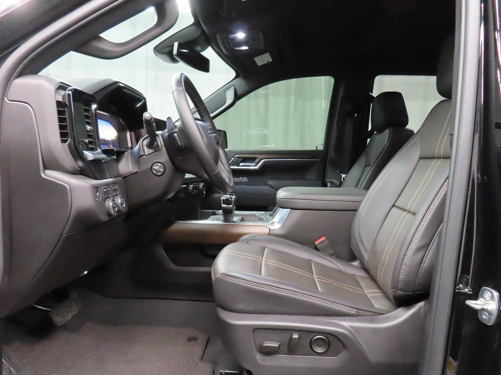 Used 2025 Chevrolet Silverado 1500 High Country w/ Midnight Edition image 9