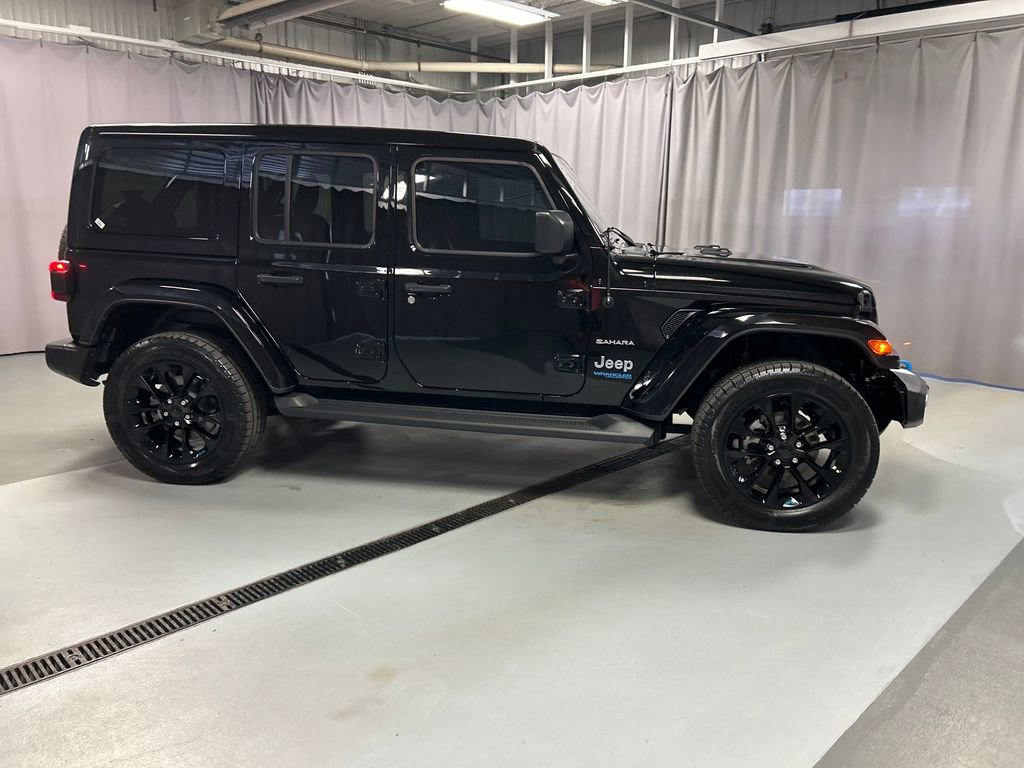 Used 2022 Jeep Wrangler Unlimited Sahara w/ Cold Weather Group image 8