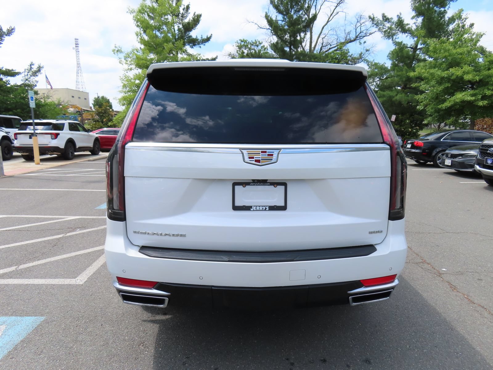 Used 2021 Cadillac Escalade Premium Luxury w/ Performance Package AWD/4WD image 6