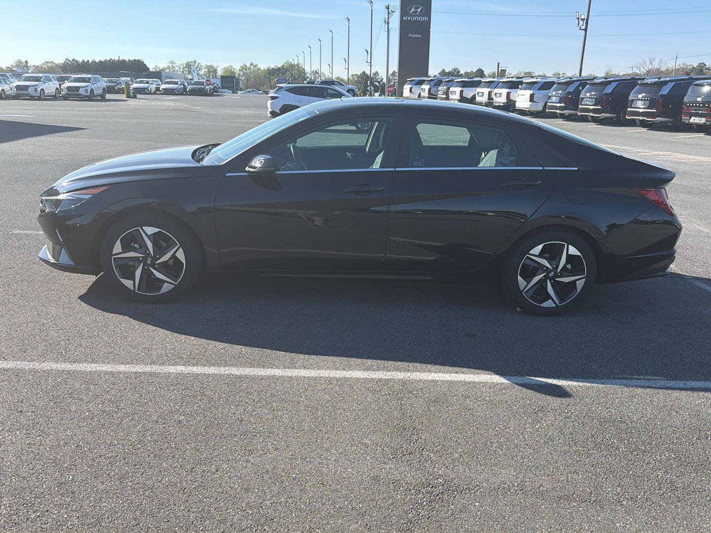 Certified 2023 Hyundai Elantra Limited FWD image 3
