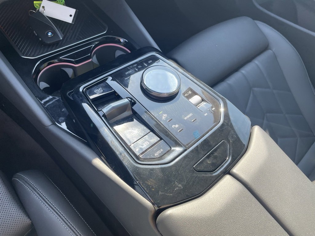 Used 2024 BMW i5 eDrive40i image 17