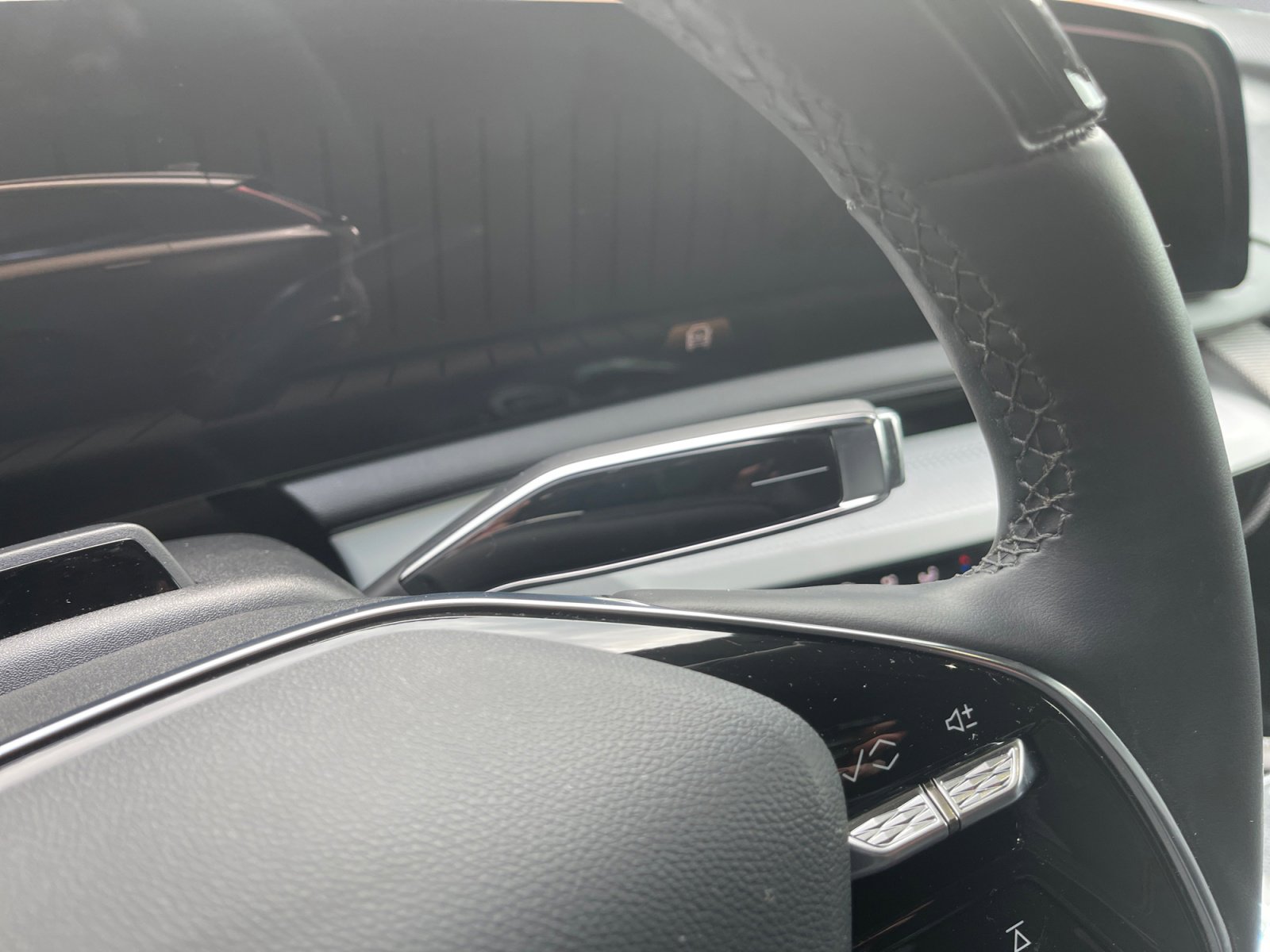 Used 2025 Cadillac Optiq Luxury 1 AWD/4WD image 12