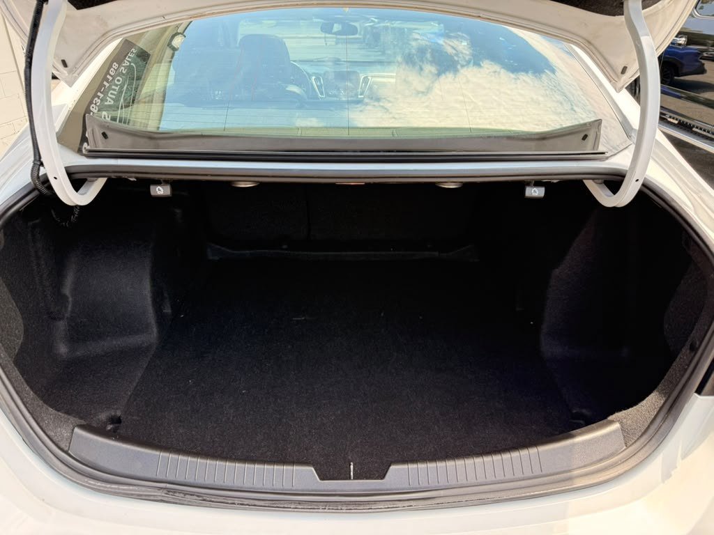 Used 2018 Chevrolet Malibu LT w/ Leather Package FWD image 39