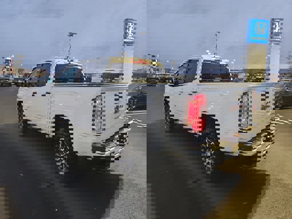 Used 2022 GMC Canyon AT4 w/ Trailering Package image 4