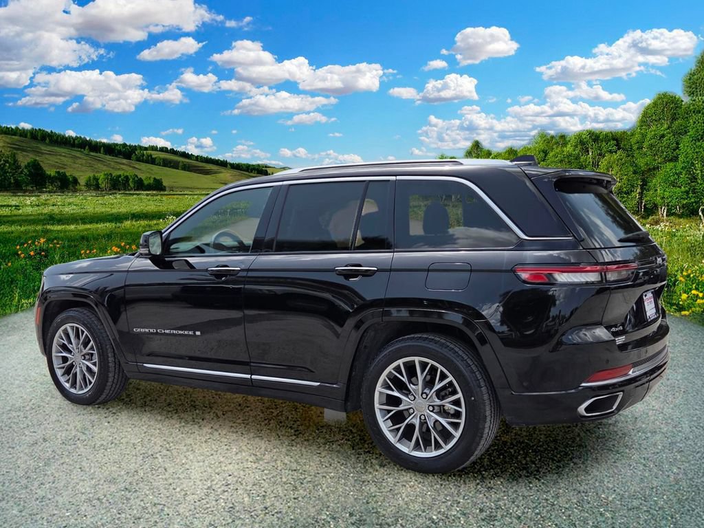 Used 2023 Jeep Grand Cherokee Summit w/ Luxury Tech Group V AWD/4WD image 4