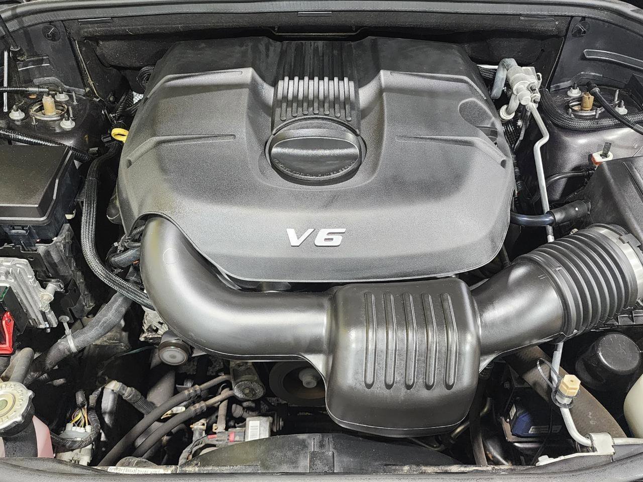 Used 2015 Jeep Grand Cherokee Overland w/ Advanced Technology Group image 31