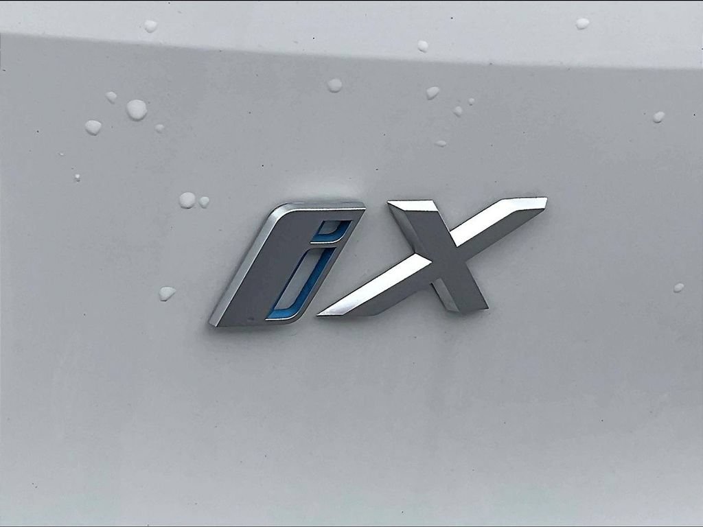 Used 2024 BMW iX xDrive50 w/ Premium Package AWD/4WD image 20