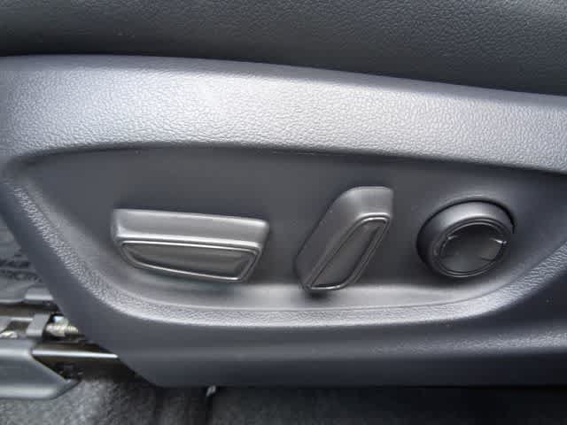 Used 2026 Toyota Corolla Cross XLE AWD/4WD image 7