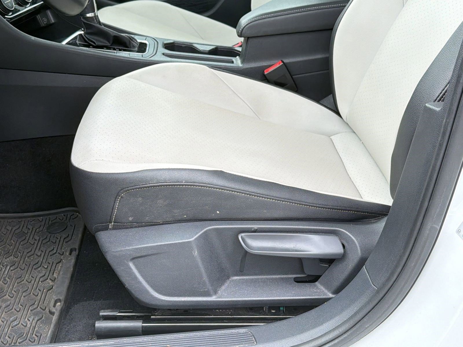 Used 2019 Volkswagen Jetta R-Line w/ R-Line Cold Weather Package FWD image 13