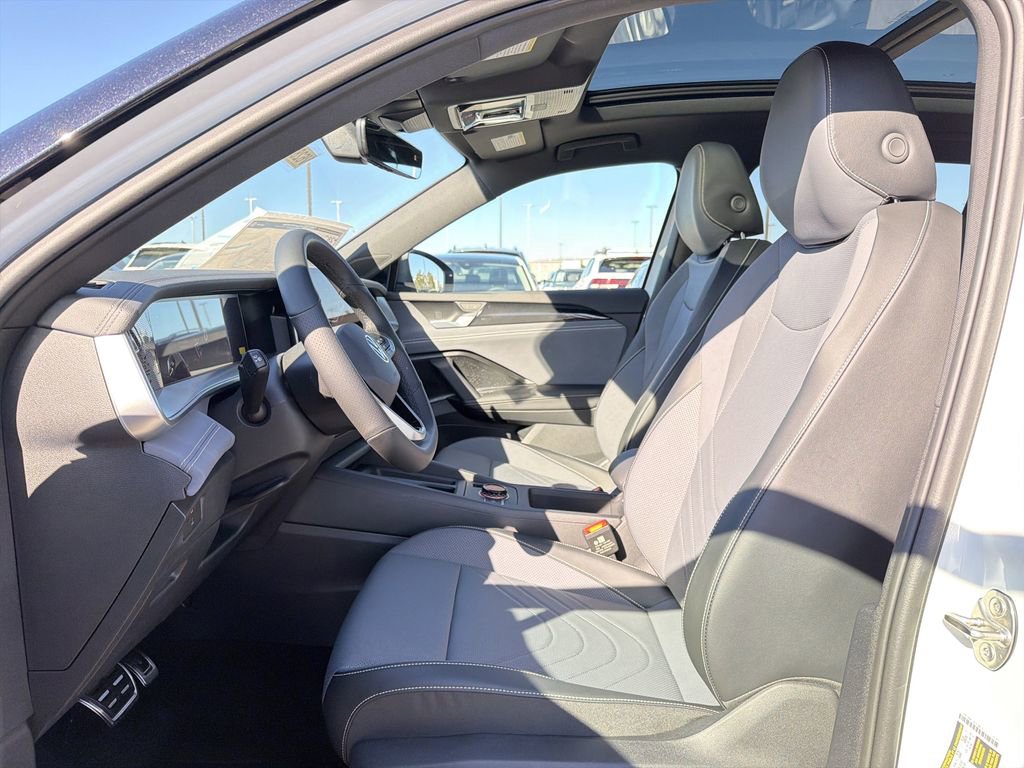 New 2026 Volkswagen Tiguan SE R-Line FWD image 11