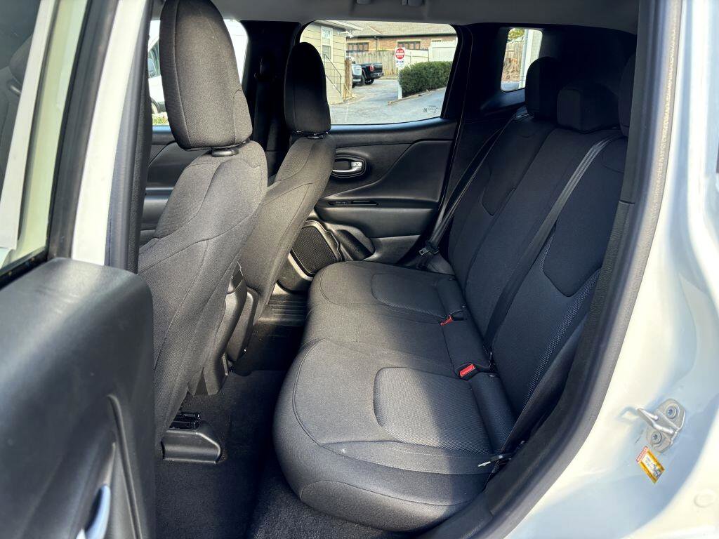 Used 2022 Jeep Renegade Sport w/ Sport Appearance Group image 9