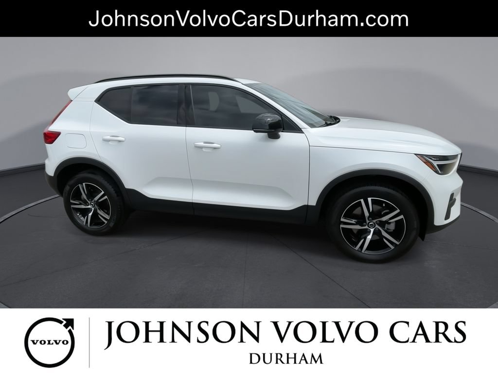 New 2026 Volvo XC40 B4 Core w/ Climate Package FWD image 9