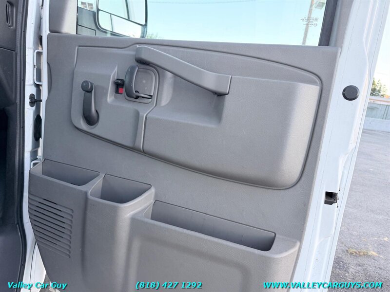 Used 2016 GMC Savana 3500 w/ Chrome Appearance Package RWD image 13