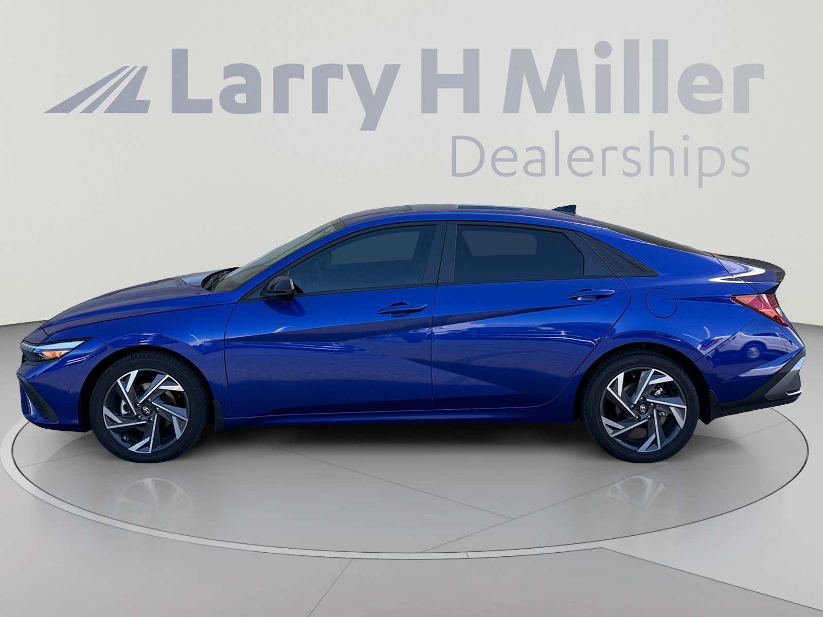 Certified 2025 Hyundai Elantra SEL FWD image 2