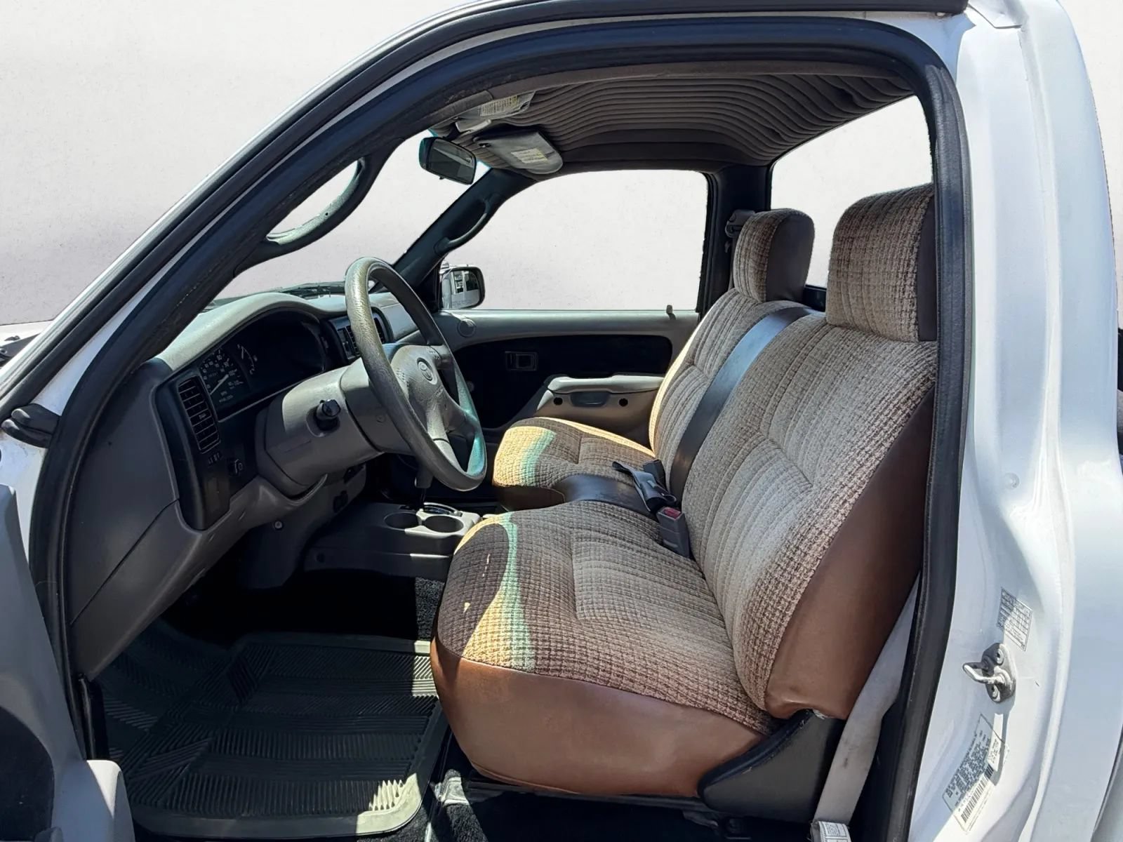 Used 2002 Toyota Tacoma 2WD Regular Cab image 11